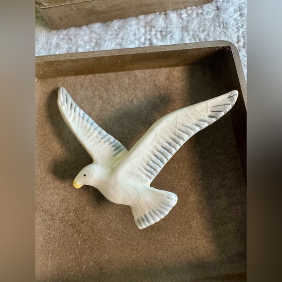 Vintage Handcrafted Canadian Gesena Ceramic Seagull Brooch - Picture 13 of 13